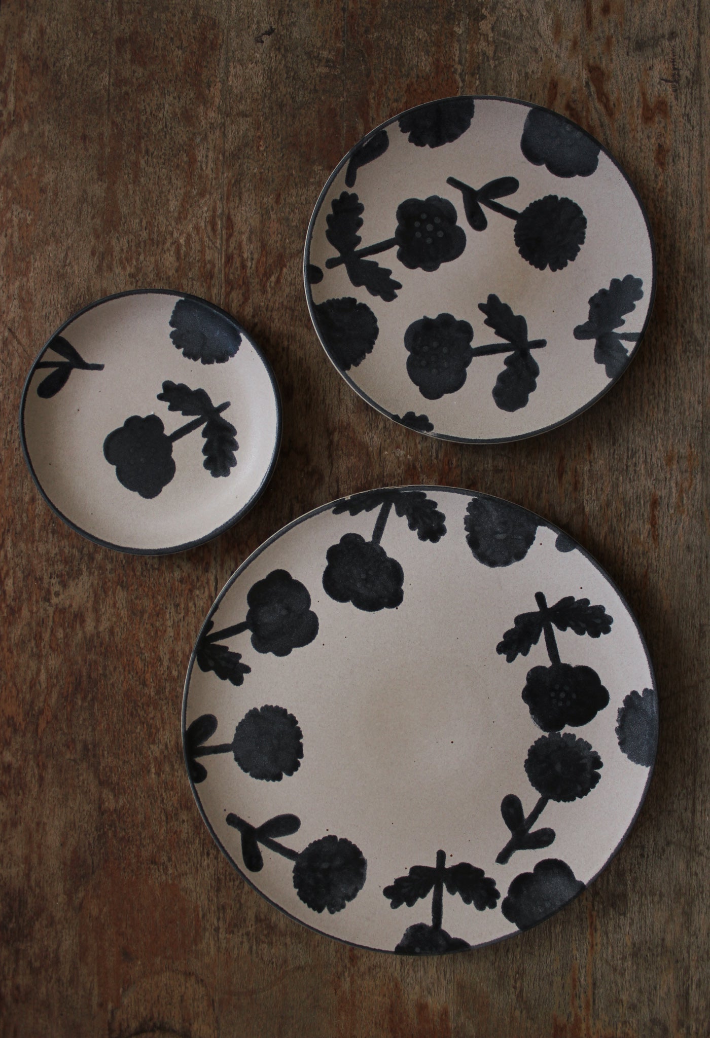 Papoila Small Dessert Flat Plate | Stoneware Flower Pattern Plate