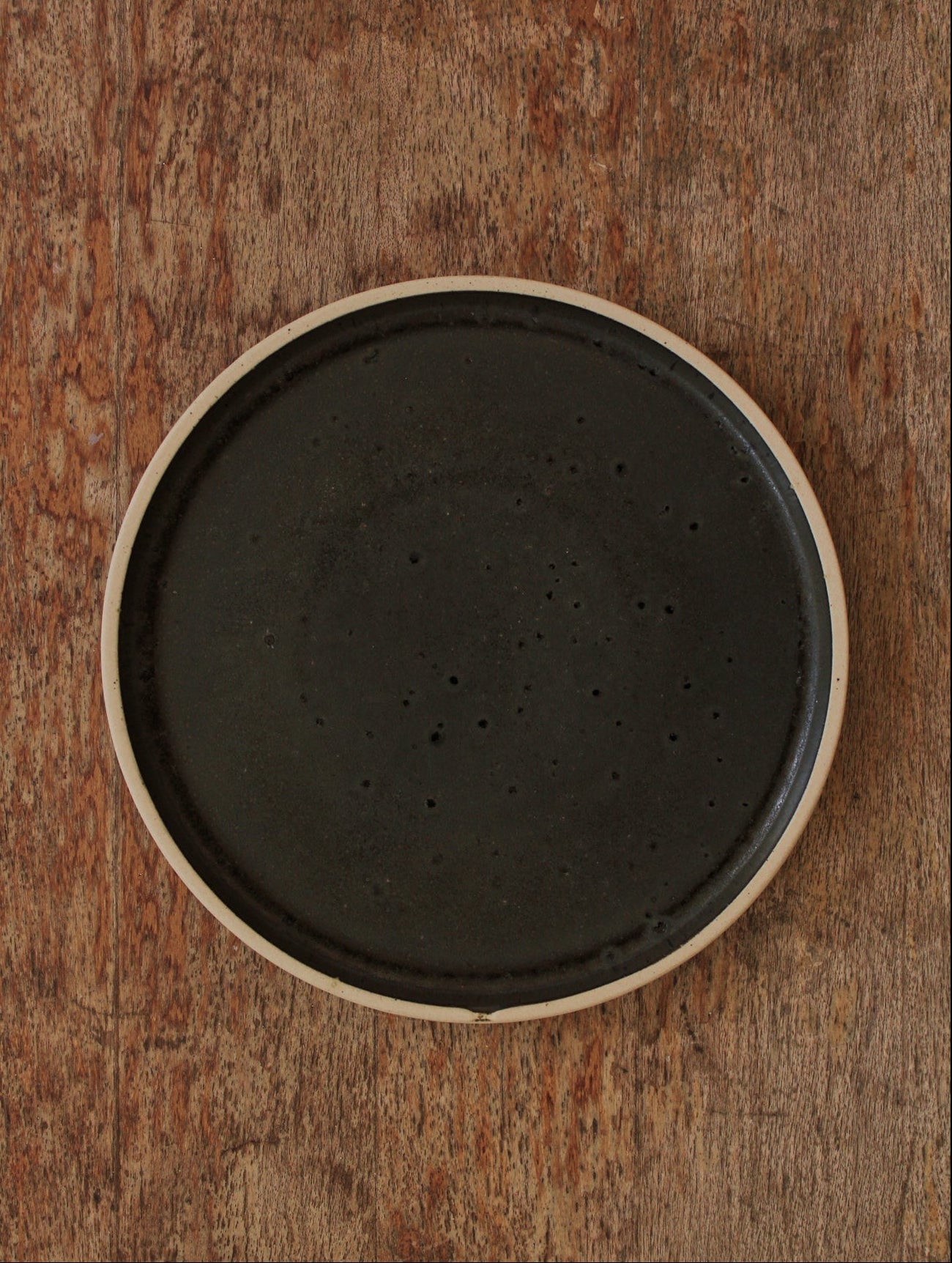 Plato da Lua |Textured Ceramic Moon Plate in Black & Beige