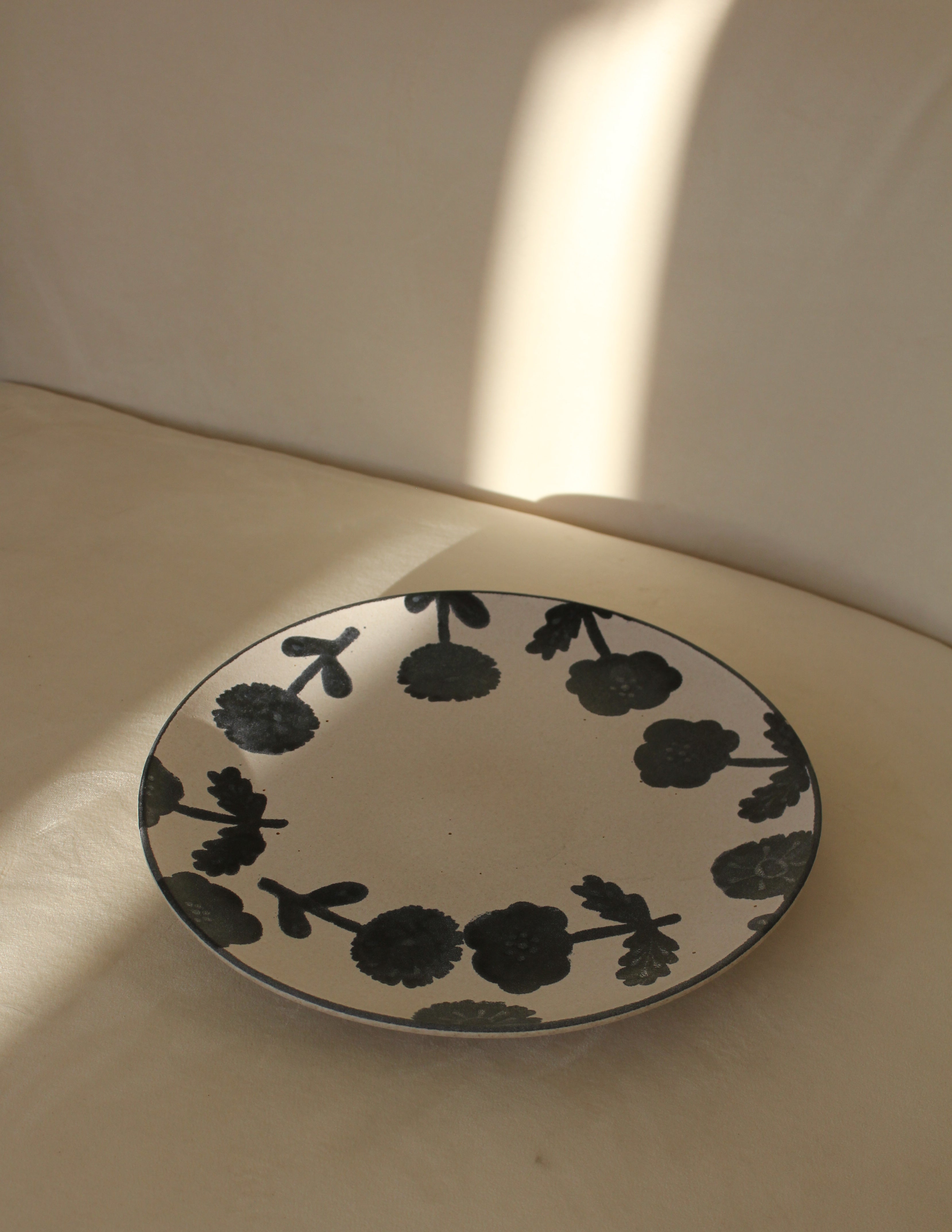 Papoila Dinner Serving Flat Plate | Stoneware Floral Pattern Plate
